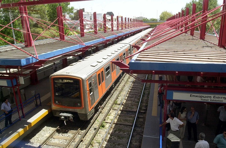 Σκύλος μπλόκαρε τα δρομολόγια του ΗΣΑΠ