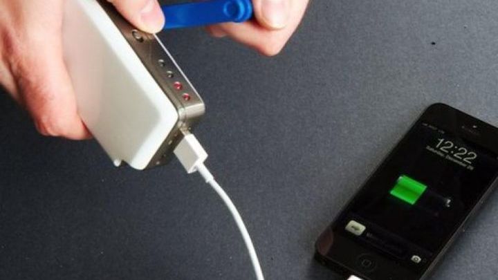 Η ΕΕ ζητά κοινό φορτιστή για όλα τα κινητά