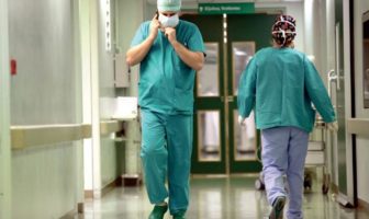 Θετικοί στον ιό δύο γιατροί στη Λάρισα