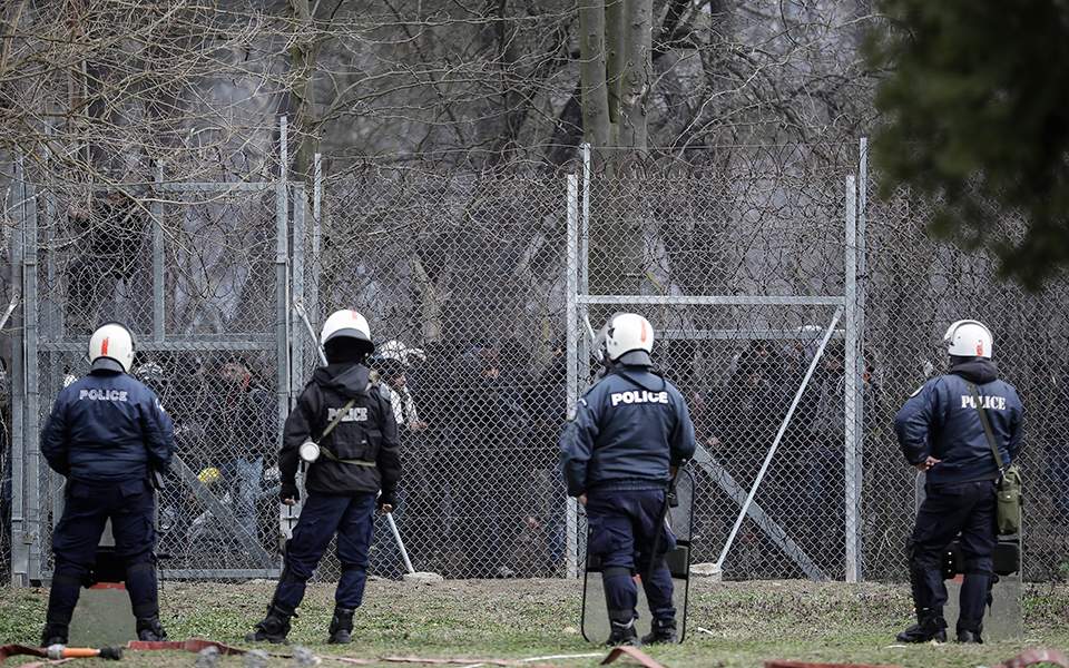 Anadolu: Πάνω από 76.000 πρόσφυγες αποχωρούν από την Τουρκία μέσω Αδριανούπολης