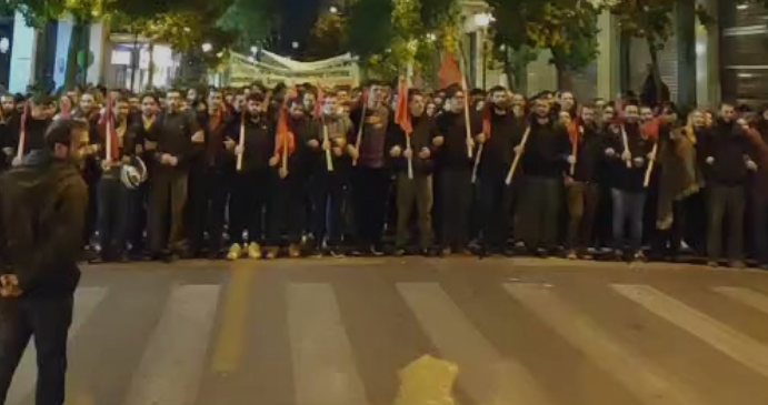 Μαζική πορεία αλληλεγγύης για τους πρόσφυγες στο κέντρο της Αθήνας (vid)