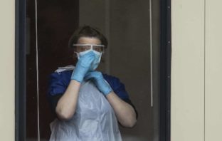Μπορούν (και πρέπει) να μιλούν οι γιατροί της πρώτης γραμμής στην εποχή του Covid 19 και των απαγορεύσεων;