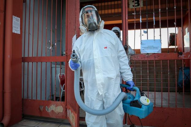 Σχολεία: Να λήξει τώρα η σχολική χρονιά προτείνει μέλος της επιτροπής του υπ. Υγείας