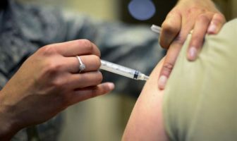 Αντιγριπικό εμβόλιο: Επίσημες ανακοινώσεις αύριο από την Επιτροπή Εμβολιασμών