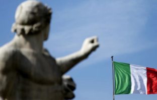 Ιταλικό «δηλητήριο» για το γερμανικό «όχι» στα ευρωομόλογα: «Θυμηθείτε το 1953»