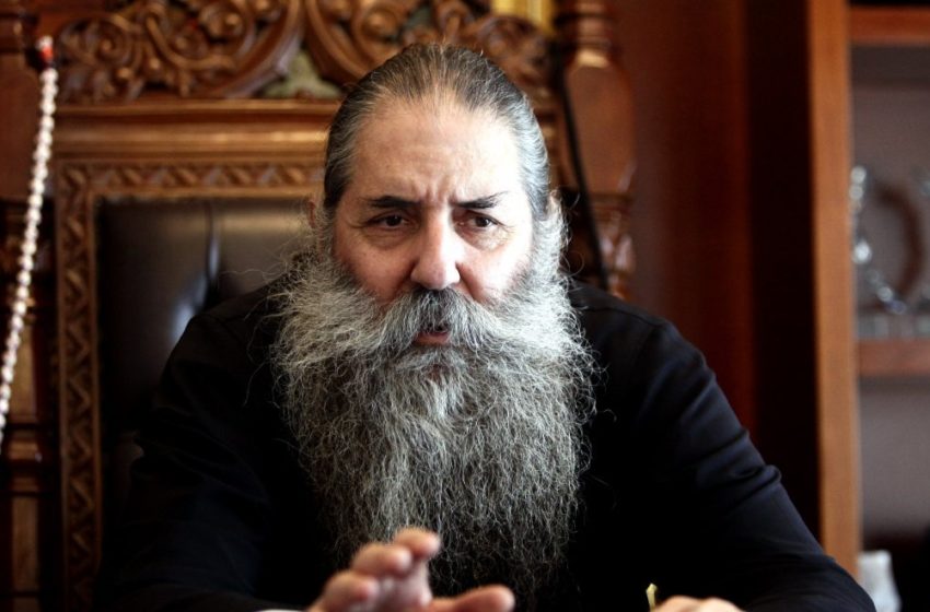 Μητροπολίτης Πειραιώς για τον ιερέα στο Κουκάκι: Η Θεία Κοινωνία δεν έχει απαγορευτεί και δεν μεταδίδει τον κοροναϊό (vid)