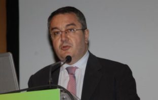 Μόσιαλος: Σχεδιάζεται επιστροφή σε μερική κανονικότητα μέσα στον Απρίλιο