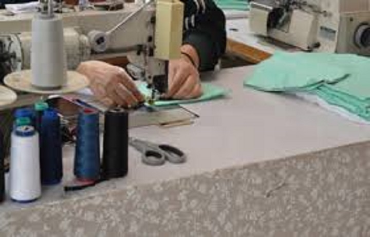 Το βεστιάριο του Εθνικού Θεάτρου ράβει ιατρικές μάσκες