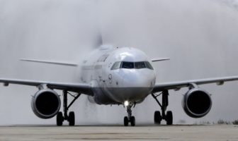 Διευρύνονται από τη Δευτέρα οι πτήσεις εσωτερικού-Υποχρεωτική η χρήση μάσκας