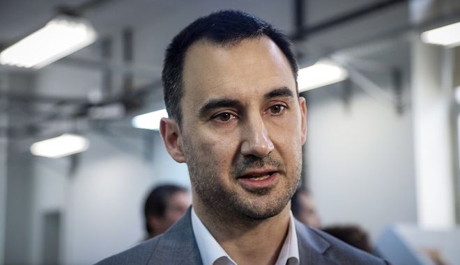 Χαρίτσης κατά Μητσοτάκη: Οι εργαζόμενοι του “Βοήθεια στο Σπίτι” είναι απλήρωτοι