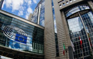 Αποκάλυψη Reuters: Σχέδιο συμβιβασμού της Κομισιόν για να γεφυρωθούν οι διαφωνίες στη Συνόδο Κορυφής