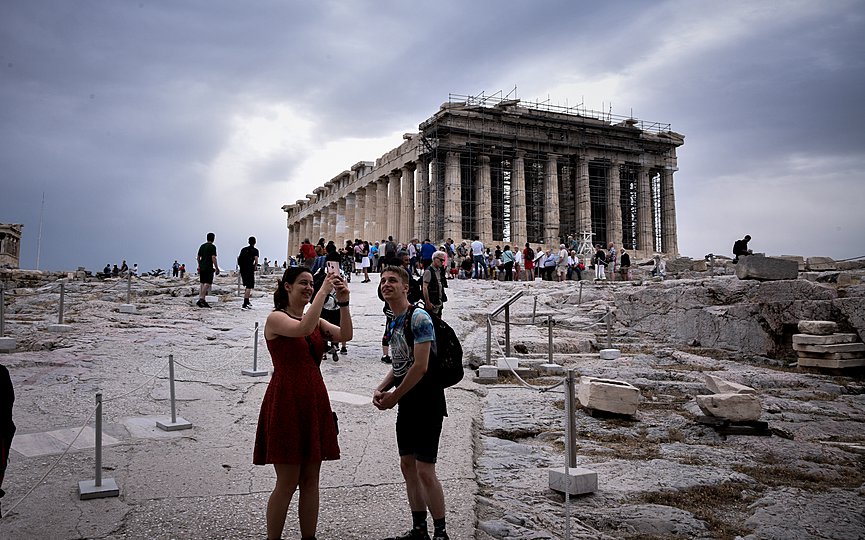 Καθηγητής Σύψας: Υπάρχει σχετικός κίνδυνος εισόδου τουριστών που είναι φορείς-Θα ζούμε με μέτρα για τουλάχιστον ένα χρόνο