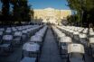 Διαμαρτυρία Empty chair στο Σύνταγμα – Πλημμύρισαν άδειες καρέκλες οι πλατείες σε όλη τη χώρα