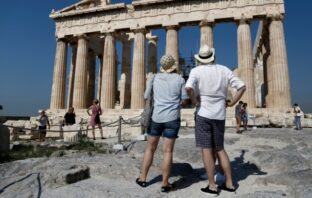 Covid-19: Ο παγκόσμιος τουριστικός τομέας απώλεσε 460 δισεκ. δολάρια κατά το α’ εξάμηνο του έτους