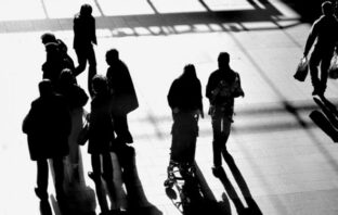 Ινστιτούτο Εργασίας της ΓΣΕΕ: Την κατάργηση του οκταώρου επιχειρεί να θεσμοθετήσει η κυβέρνηση