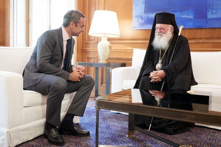 Θα στείλει η κυβέρνηση στον εισαγγελέα όσους τέλεσαν γάμους και βαπτίσεις την περίοδο της καραντίνας; -Βάζει “φωτιές” η εγκύκλιος του υπ. Παιδείας