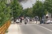 Λάρισα: Επίθεση στο αυτοκίνητο που μετέφερε τον Αγοραστό – Χτύπησαν δημοσιογράφο