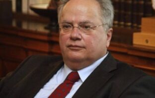 Κοτζιάς : “Τα κάνουν μπάχαλο ο ελληνισμός χάνει θέσεις σε όλα τα μέτωπα και αυτοί σου λένε χρειάζεται ενότητα”