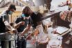 Στέλεχος του δήμου Βόλου διαφήμιζε το take away-πάρτι- Οργή από Χαρδαλιά