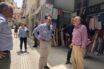“Βόλτα” Τσίπρα στο κέντρο της Αθήνας- Συζήτησε με εμπόρους για την κατάσταση στην αγορά