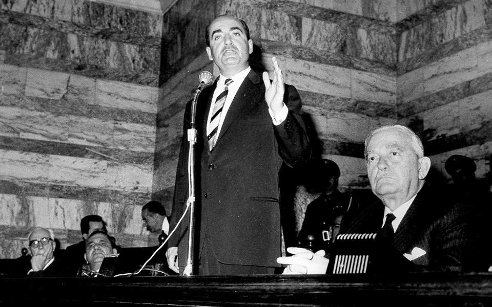 Απόρρητη έκθεση για τα “Ιουλιανά”: Στο σπίτι του Μητσοτάκη “μαγειρεύτηκε” η Αποστασία του 1965