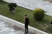 Φωτογραφικό ντοκουμέντο: Αστυνομικοί με πολιτικά, ασυρμάτους και σακίδια στο προαύλιο της Βουλής