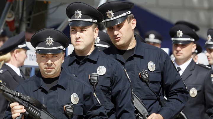 Κίεβο: Άνδρας απειλεί να ανατινάξει τράπεζα μέσα σε εμπορικό κέντρο