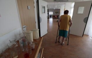 Κορονοϊός: Τι πρέπει να γνωρίζουν οι εργαζόμενοι στις Μονάδες Φροντίδας Ηλικιωμένων