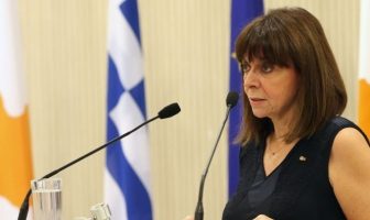 Κύπρος: Επίσκεψη Σακελλαροπούλου στο εργαστήριο της Διερευνητικής Επιτροπής για τους Αγνοουμένους