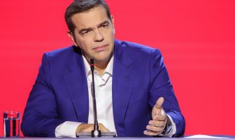 Αλ. Τσίπρας: Οι παλινωδίες της κυβέρνησης στρώνουν το έδαφος στους αρνητές της μάσκας