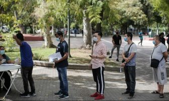 ΕΟΔΥ: Από τα 422 rapid τεστ στην πλατεία Κουμουνδούρου, τα 10 ήταν θετικά