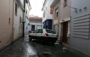 Στη Σάμο μηχανικοί για αυτοψίες