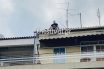 Θεσσαλονίκη: 25χρονος απειλεί να βουτήξει στο κενό από ταράτσα πολυκατοικίας