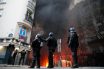 Στις φλόγες το Παρίσι – Επεισόδια σε νέα μαζική διαδήλωση κατά της αστυνομικής βίας