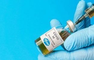 Κοροναϊός: Αλλεργίες στο εμβόλιο της Pfizer – Τι δείχνουν τα στοιχεία