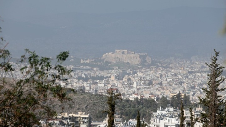 Καιρός: Νεφώσεις και υψηλές για την εποχή θερμοκρασίες