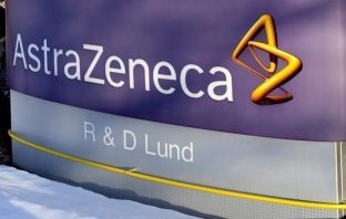 “Χτύπημα” και από AstraZeneca: Θα καθυστερήσει η παράδοση εμβολίων στην Ευρώπη