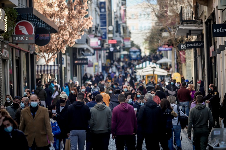 Κοροναϊός: 30.000-50.000 τα ενεργά κρούσματα – Περιορισμό μετακινήσεων προτείνει ο Δερμιτζάκης