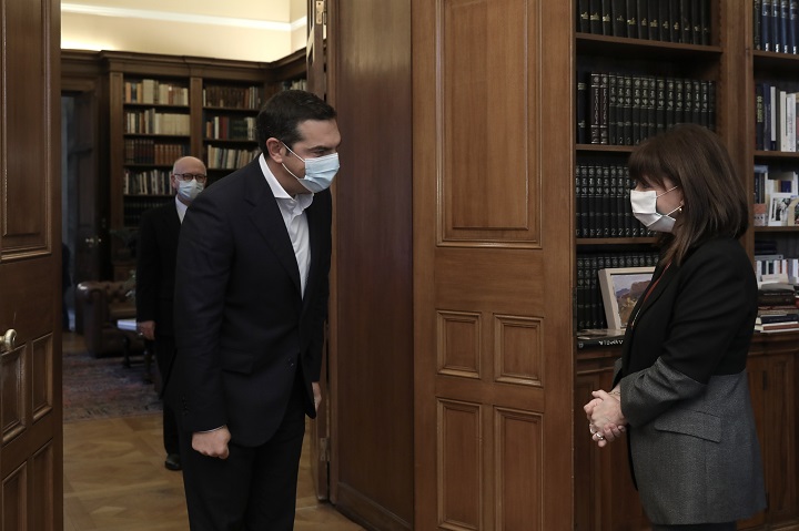 Αγορά της πατέντας εμβολίων και σύγκληση Συμβουλίου πολιτικών αρχηγών, ζητάει ο Αλ.&hellip;