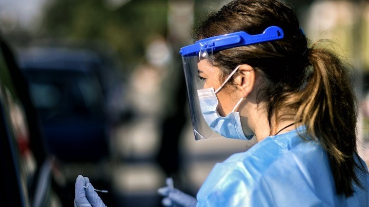 Εμβoλιασμοί: Ανοίγει την Παρασκευή η εφαρμογή για την ηλικιακή ομάδα 80-84 ετών