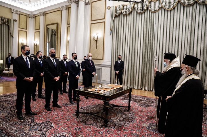 Σε τρεις ομάδες η ορκωμοσία των νέων υπουργών και υφυπουργών