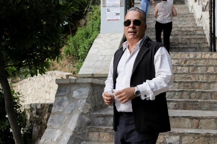 Με ανάρτησή του ο Φώτης Σεργουλόπουλος “δείχνει” Έλληνα “Γουαϊνστάιν”