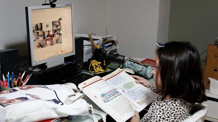 Ανοίγουν στις 11/1 δημοτικά και νηπιαγωγεία – Με τηλεκπαίδευση από 8/1 Γυμνάσια-Λύκεια – Μείωση ύλης για τις Πανελλήνιες