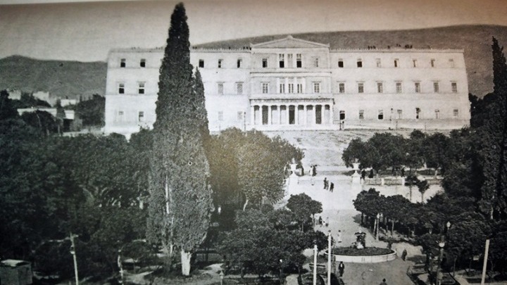 Η συναρπαστική ιστορία του ανακτόρου της πλατείας Συντάγματος