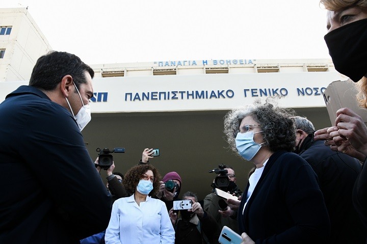 Τσίπρας στην Πάτρα: Καθυστερήσεις και πρωτοφανής ανεπάρκεια στον εμβολιασμό