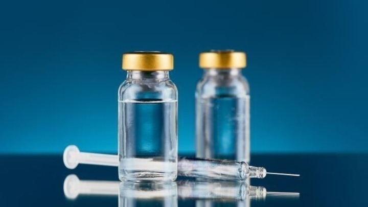 Στο 70% η συνολική αποτελεσματικότητα των δύο δόσεων του εμβολίου της AstraZeneca