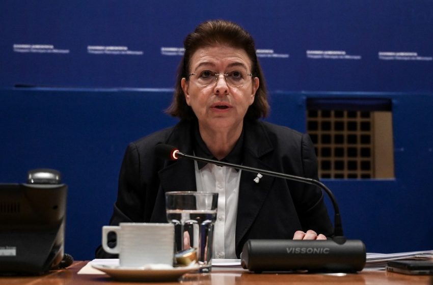 Μενδώνη: “Μας εξαπάτησε ο Δημήτρης Λιγνάδης!”- “Κρεμάνε στα μανταλάκια” τον πρώην διευθυντή&hellip;