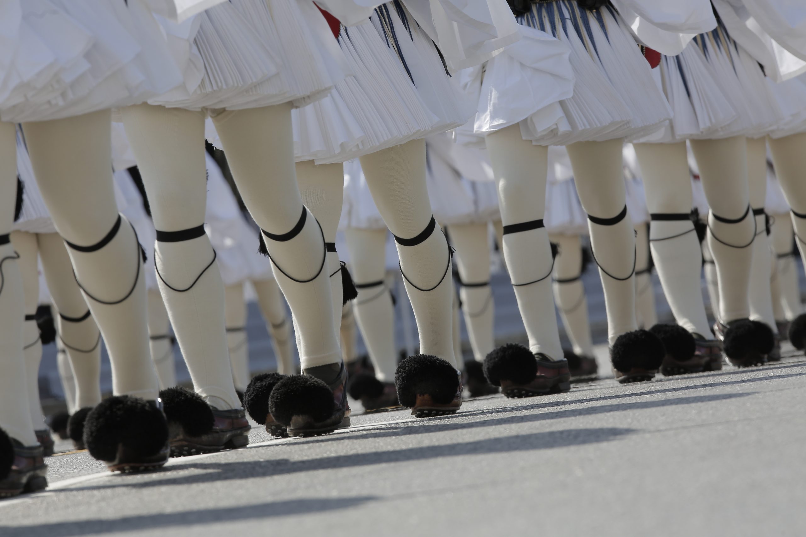 Εντυπωσιακή παρέλαση με εξαιρετική (τηλεοπτική) σκηνοθεσία- Απουσίασε, έστω και συμβολικά, η συμμετοχή του λαού