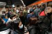Επικίνδυνη “διαδήλωση” στους σταθμούς του μετρό (φωτό)