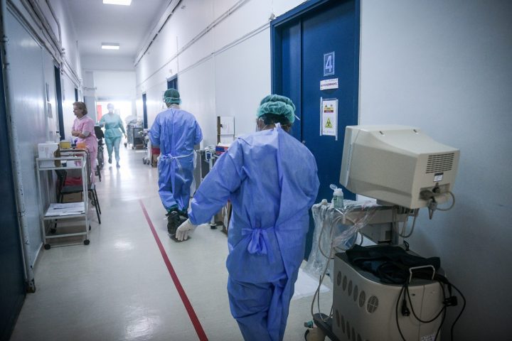 ΠΟΕΔΗΝ: Δραματική η κατάσταση στα νοσοκομεία – 14 κλίνες ΜΕΘ κενές στην Αττική